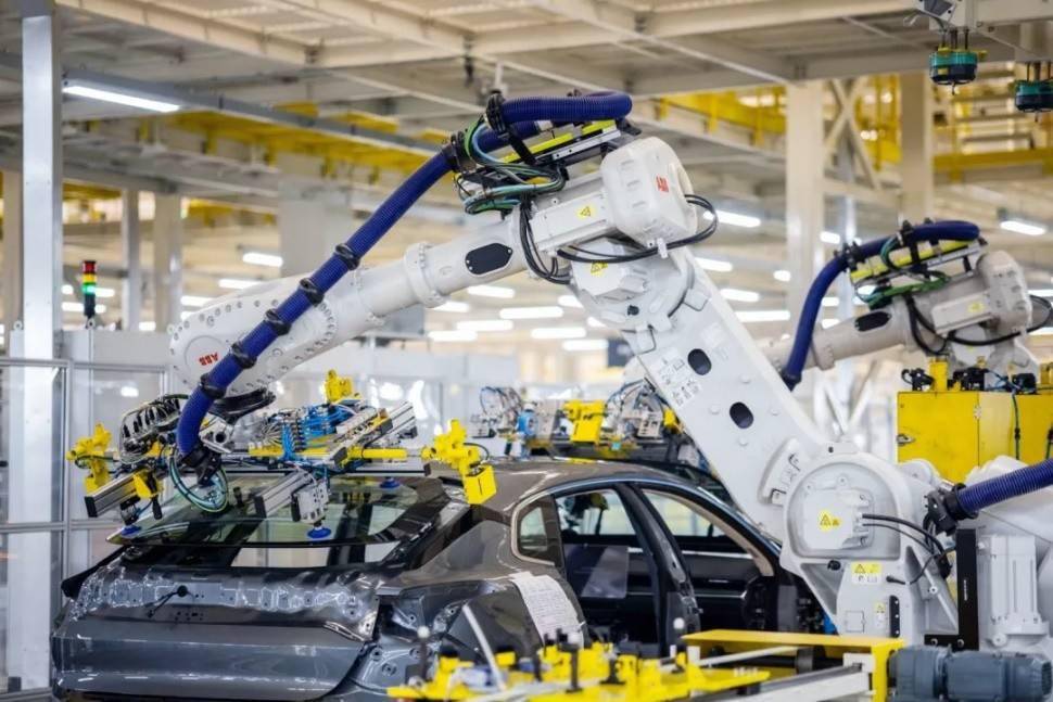 極氪001閃電交付，首個完整月交付量突破2000臺，智能電動市場迎來強勁新秀